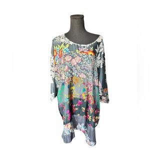 Johnny Was 100% Silk Patchwork Floral Tunic Blouse Size 2 P29